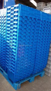 Plastbehållare för förvaring med lock